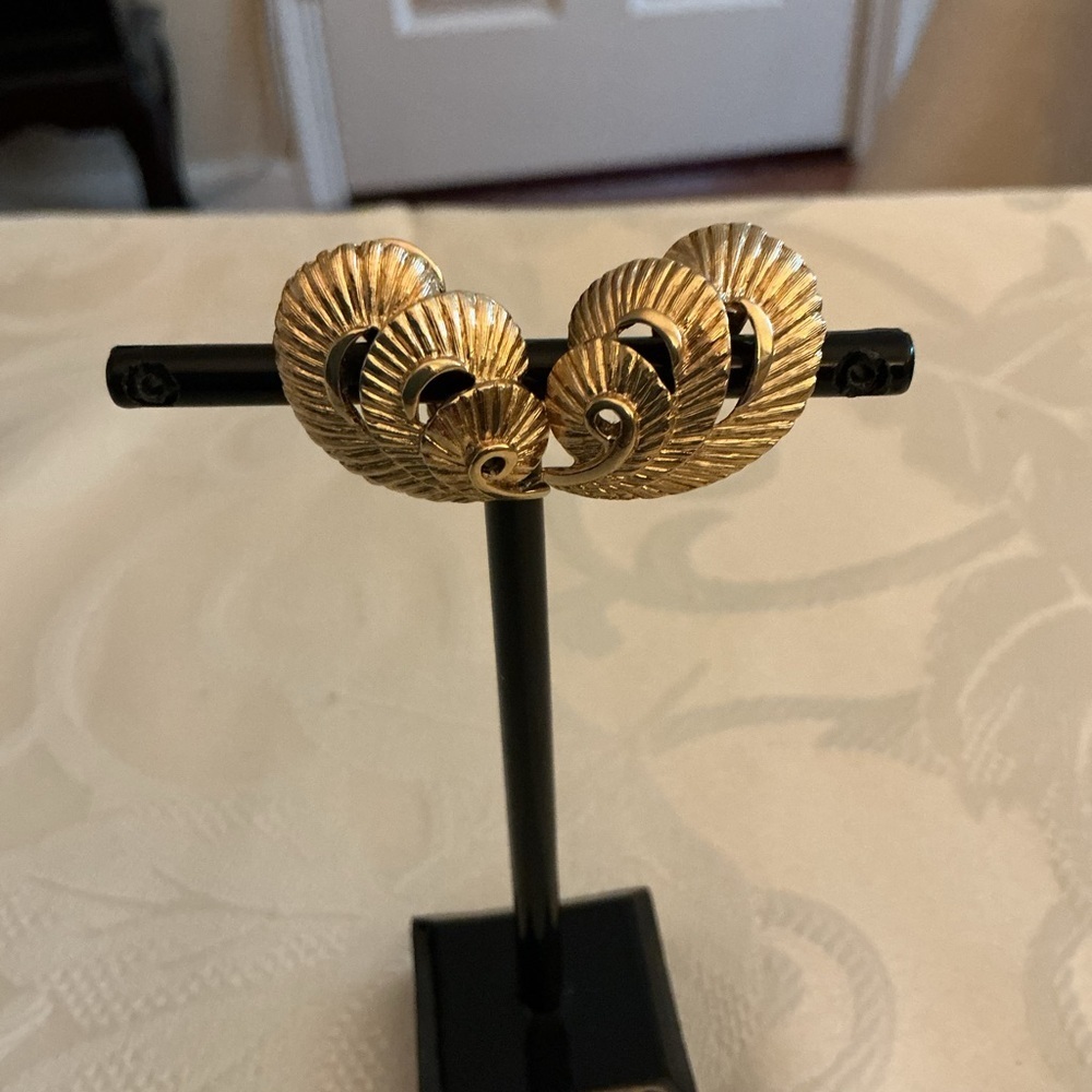 Monet Vintage Leaf Swirl Triple Gold Plated Clip On Earrings